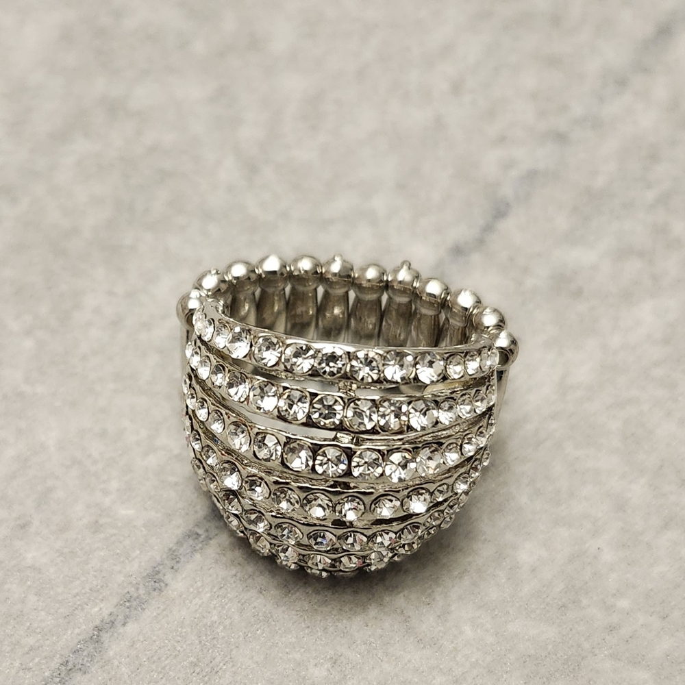Elegant Silver Crystal Ring
